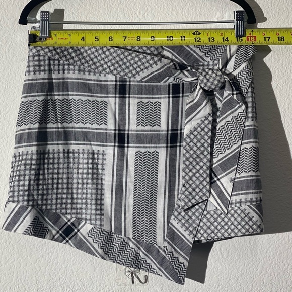 Guess A-Line Skirt 
Style #W72D48R8UC0 - Picture 7 of 7